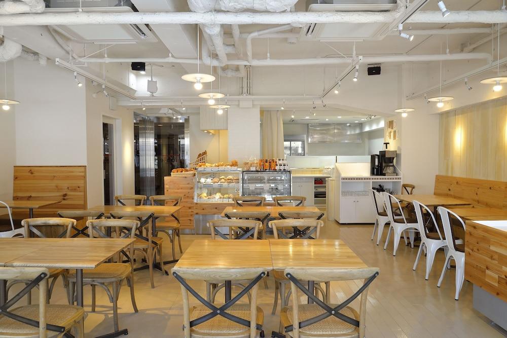 โรงแรม เดอะ บี ซังเงนจายะ